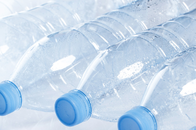 持続可能な容器包装の実現に向けた目標「容器包装2030」の達成を目指し大型ペットボトルにケミカルリサイクルによる再生PET樹脂を使用　2022年4月より生産開始予定